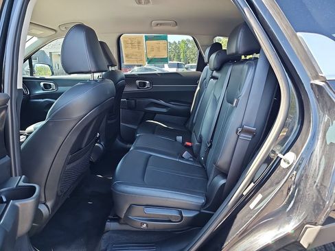 Used 2024 Kia Sorento S FWD image 20