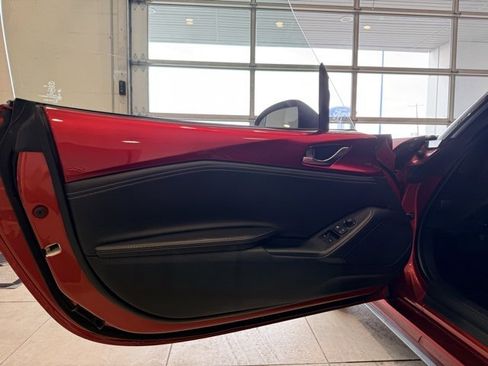 Used 2021 MAZDA MX-5 Miata Club image 11