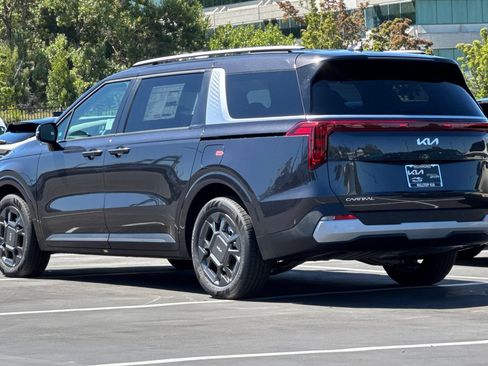 New 2026 Kia Carnival EX FWD image 6