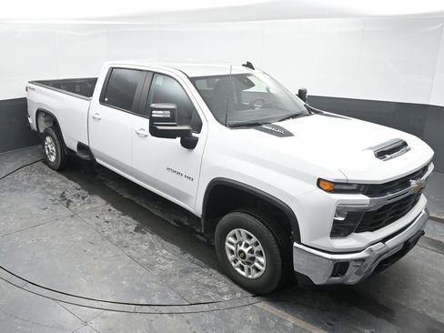 Used 2024 Chevrolet Silverado 2500 LT w/ Convenience Package image 36