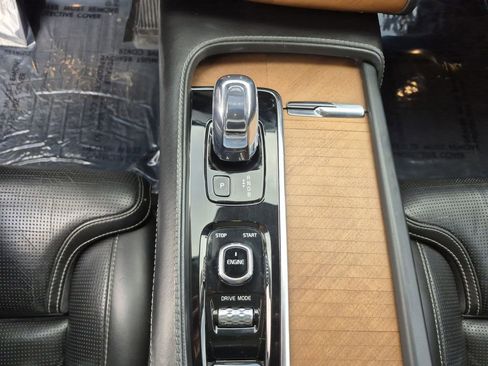 Used 2017 Volvo XC90 T8 Inscription w/ Vision Package image 8