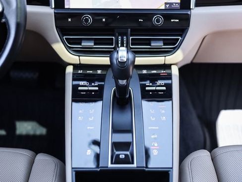 Used 2022 Porsche Macan AWD/4WD image 32