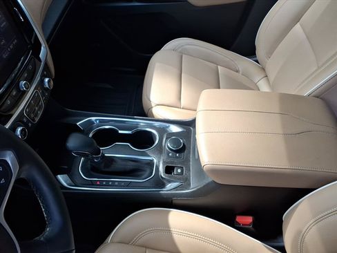 Used 2023 Chevrolet Traverse Premier FWD image 14