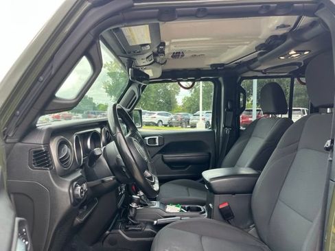 Used 2022 Jeep Gladiator Sport AWD/4WD image 13