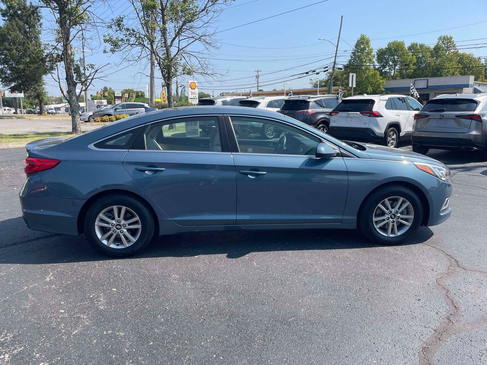 Used 2017 Hyundai Sonata SE FWD image 9