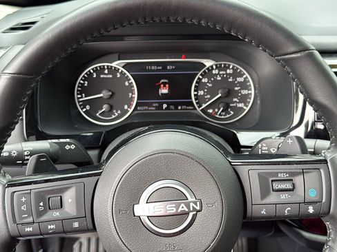 Used 2023 Nissan Pathfinder SV w/ SV Premium Package AWD/4WD image 9