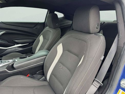 Used 2023 Chevrolet Camaro LT w/ Technology Package RWD image 13