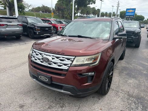 Used 2018 Ford Explorer XLT w/ Equipment Group 202A FWD image 2