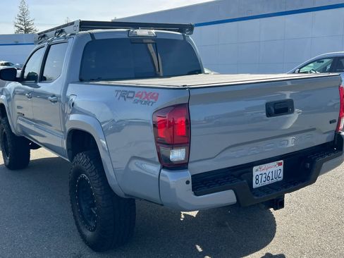 Used 2019 Toyota Tacoma TRD Sport w/ Technology Package image 4