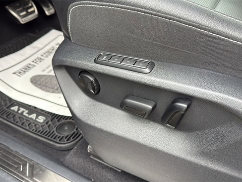 Used 2025 Volkswagen Atlas Cross Sport SEL R-Line image 27