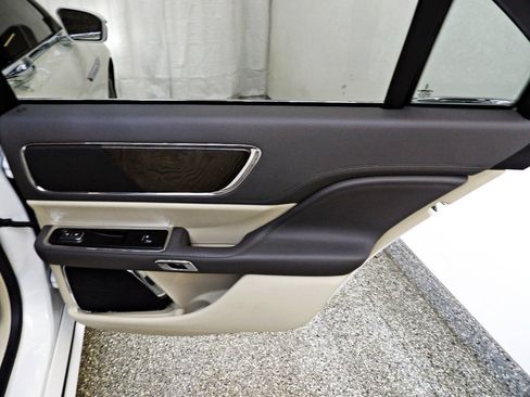 Used 2017 Lincoln Continental Select w/ Climate Package FWD image 12