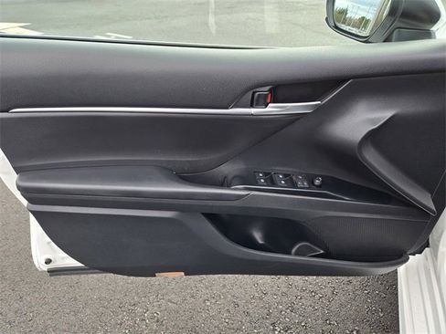 Used 2019 Toyota Camry SE image 16
