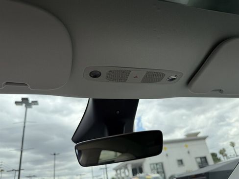 Used 2024 Tesla Model Y 2WD image 19