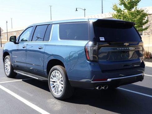 New 2025 Chevrolet Suburban Premier image 5