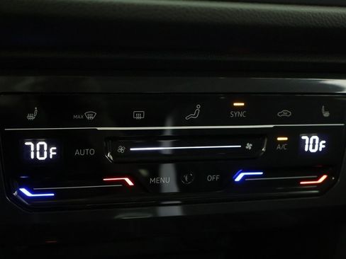 Used 2022 Volkswagen Tiguan SE w/ Panoramic Sunroof Package image 49