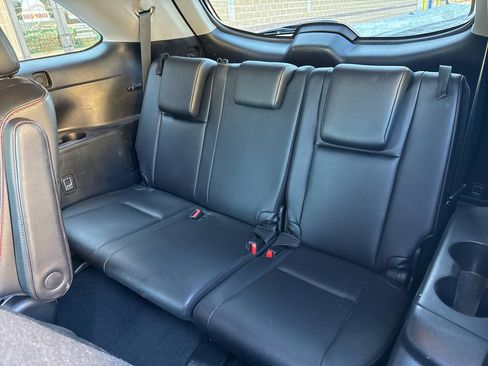 Used 2019 Toyota Highlander SE image 29