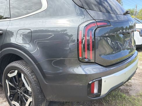 Used 2024 Kia Telluride EX w/ EX Captain's Chair Package image 7