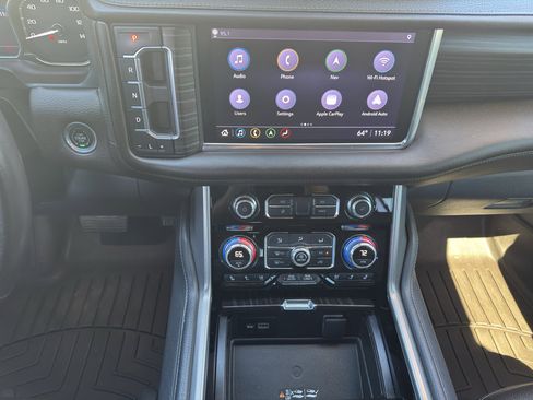 Used 2021 GMC Yukon Denali w/ Denali Premium Package AWD/4WD image 11