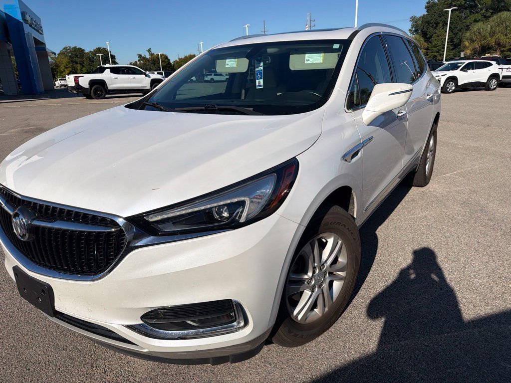 Used 2020 Buick Enclave Essence w/ Sound and Sites Package FWD image 3