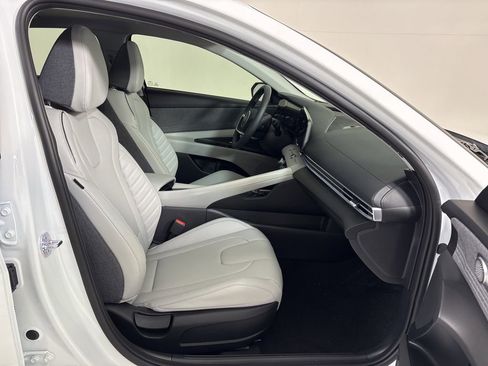New 2026 Hyundai Elantra Limited FWD image 13