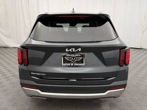 Used 2024 Kia Sorento S FWD image 6
