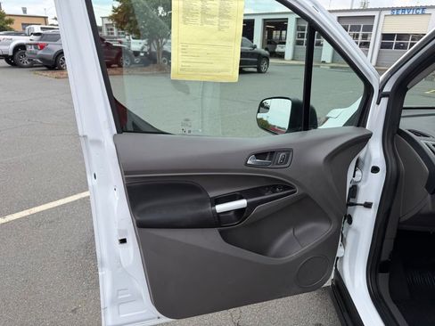 Used 2022 Ford Transit Connect XLT FWD image 12