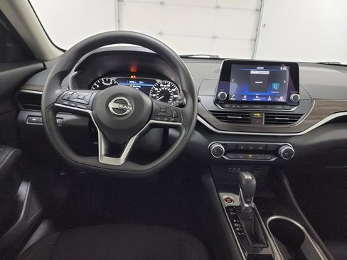 Used 2024 Nissan Altima 2.5 SV FWD image 12