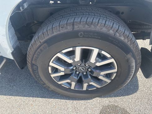 Used 2023 Nissan Frontier SV w/ SV Premium Package image 9