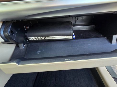 Used 2013 Toyota Camry LE image 26