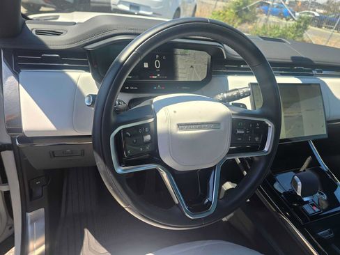 Used 2025 Land Rover Range Rover Sport SE AWD/4WD image 26