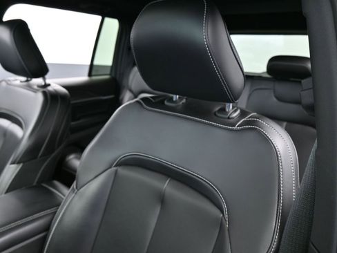 Used 2024 Jeep Grand Cherokee Limited image 18