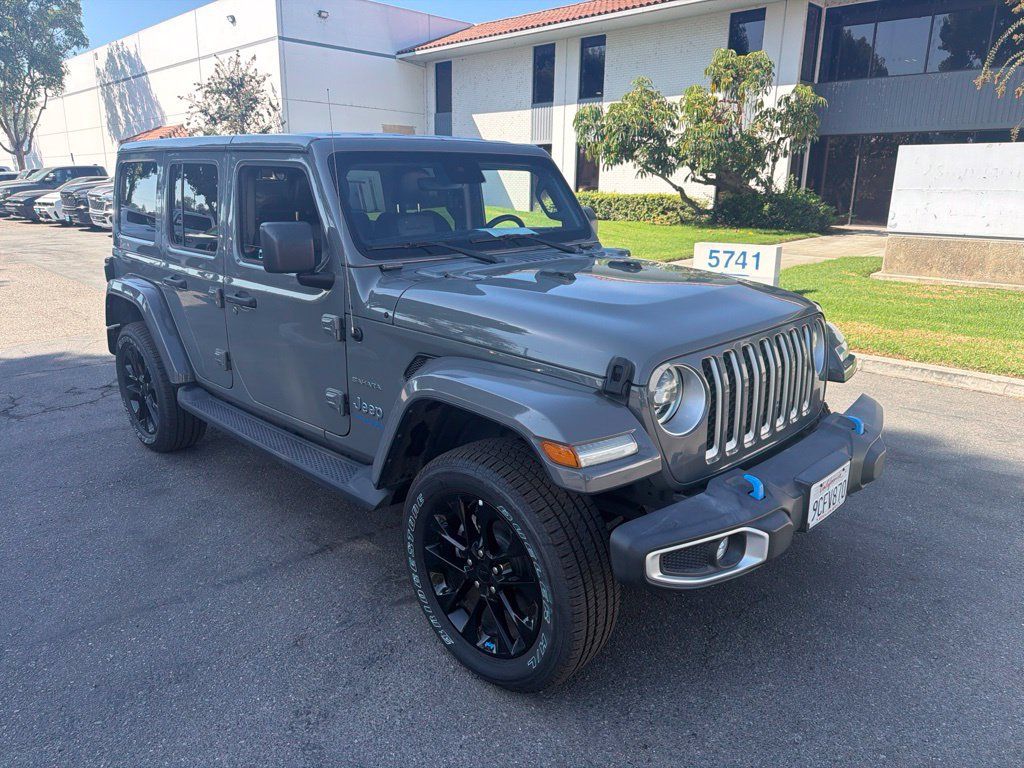 Used 2022 Jeep Wrangler Unlimited Sahara w/ Cold Weather Group AWD/4WD image 7