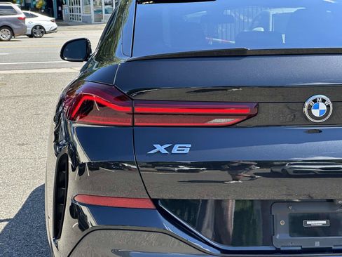 Used 2022 BMW X6 xDrive40i w/ M Sport Package AWD/4WD image 13