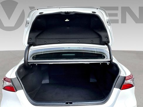 Used 2022 Toyota Camry LE image 19