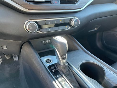 Used 2025 Nissan Altima 2.5 SV image 40