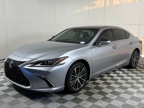 Used 2022 Lexus ES 300h w/ Premium Package image 2