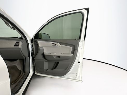 Used 2012 Chevrolet Traverse LT FWD image 34