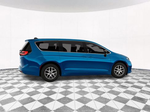New 2026 Chrysler Pacifica Select image 8