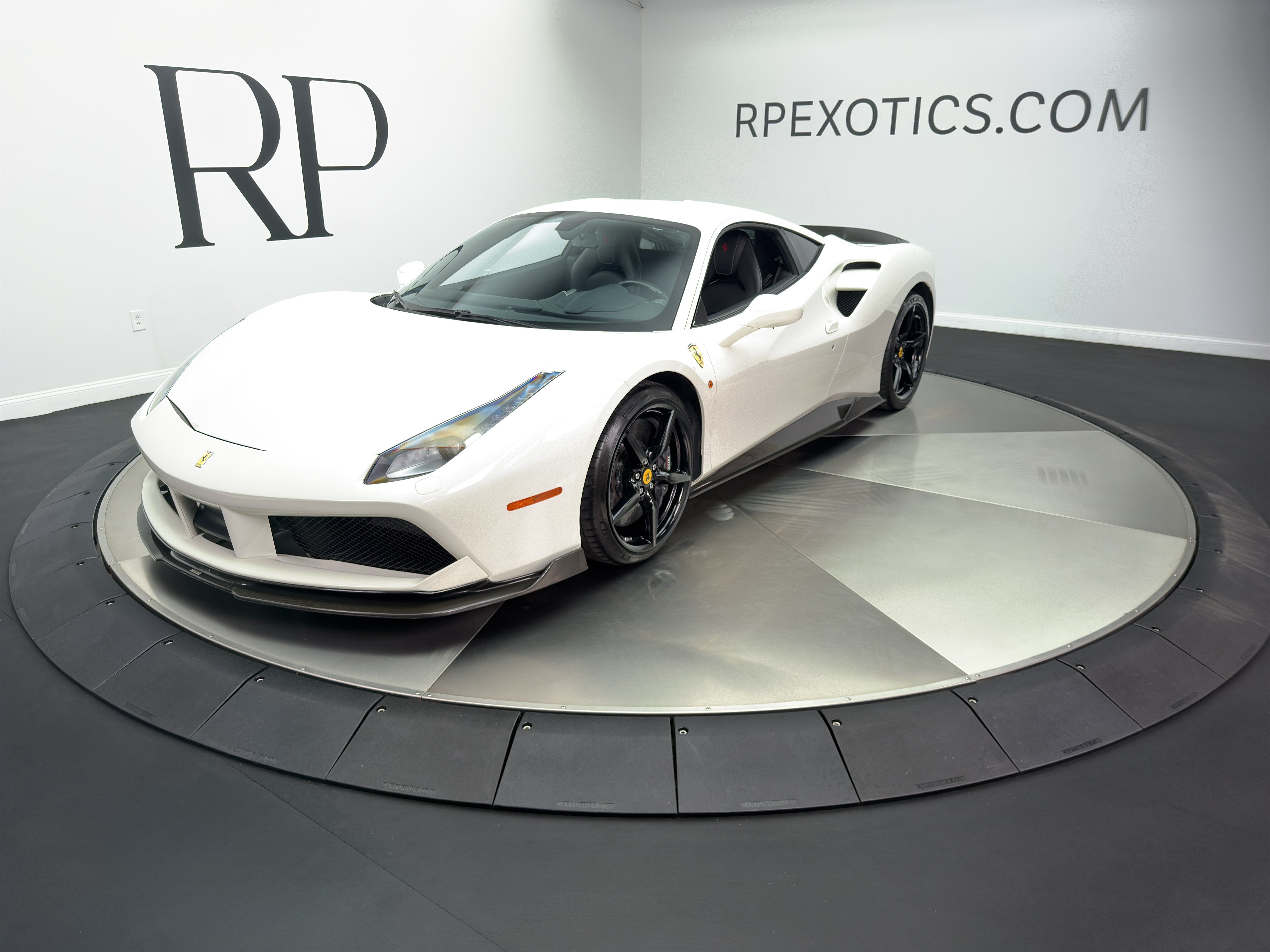 Used 2019 Ferrari 488 GTB RWD image 3