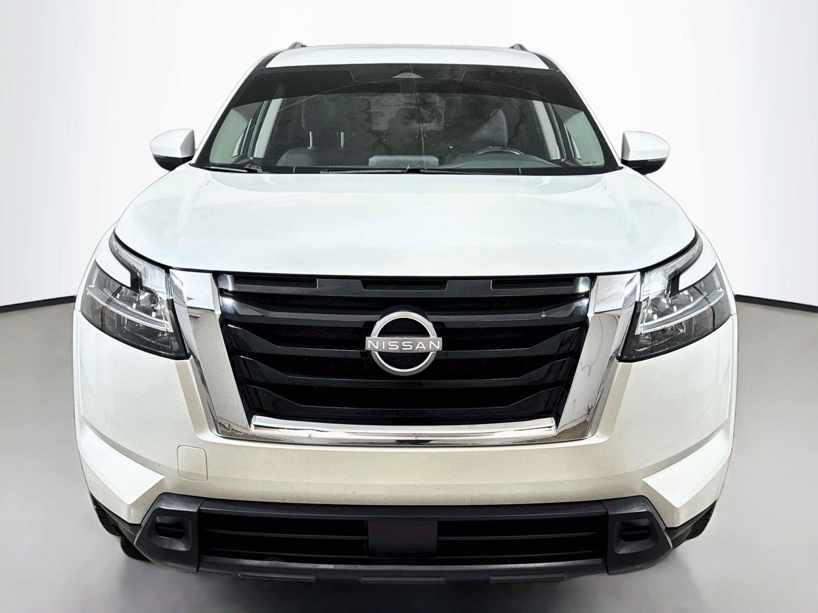 Used 2022 Nissan Pathfinder SV FWD image 2