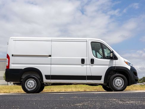 Used 2025 RAM ProMaster 2500 w/ Convenience Group FWD image 8