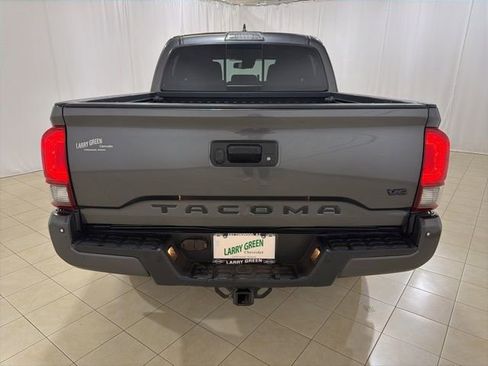Used 2019 Toyota Tacoma TRD Off-Road w/ Technology Package AWD/4WD image 4