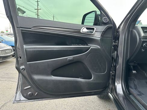 Used 2018 Jeep Grand Cherokee Limited w/ Luxury Group II image 9