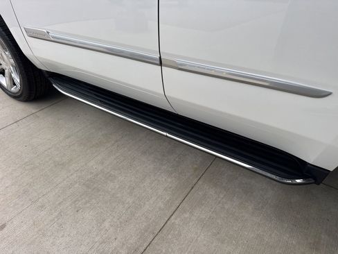 Used 2019 Cadillac Escalade Luxury AWD/4WD image 17