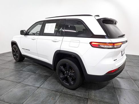 Used 2023 Jeep Grand Cherokee Altitude AWD/4WD image 4