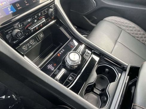 Used 2025 Jeep Grand Cherokee Summit AWD/4WD image 40