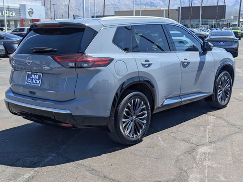 Used 2024 Nissan Rogue Platinum FWD image 2