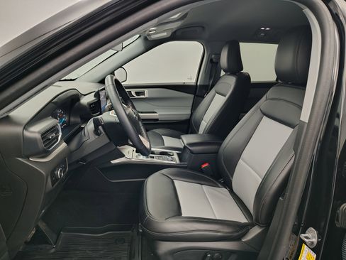 Used 2023 Ford Explorer XLT w/ Equipment Group 202A image 22