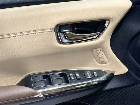 Used 2013 Toyota Avalon Limited image 15