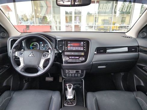 Used 2018 Mitsubishi Outlander image 21